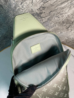 Сумка-мессенджер Louis Vuitton
