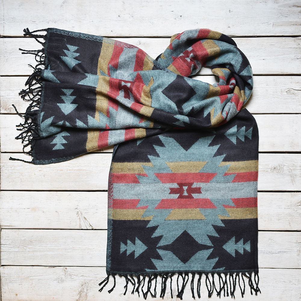Палантин теплый с орнаментом Навахо