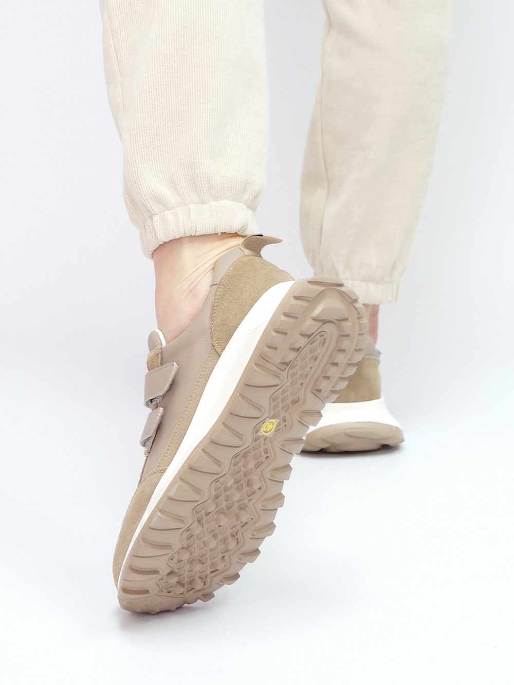 Кроссовки женские демисезонные