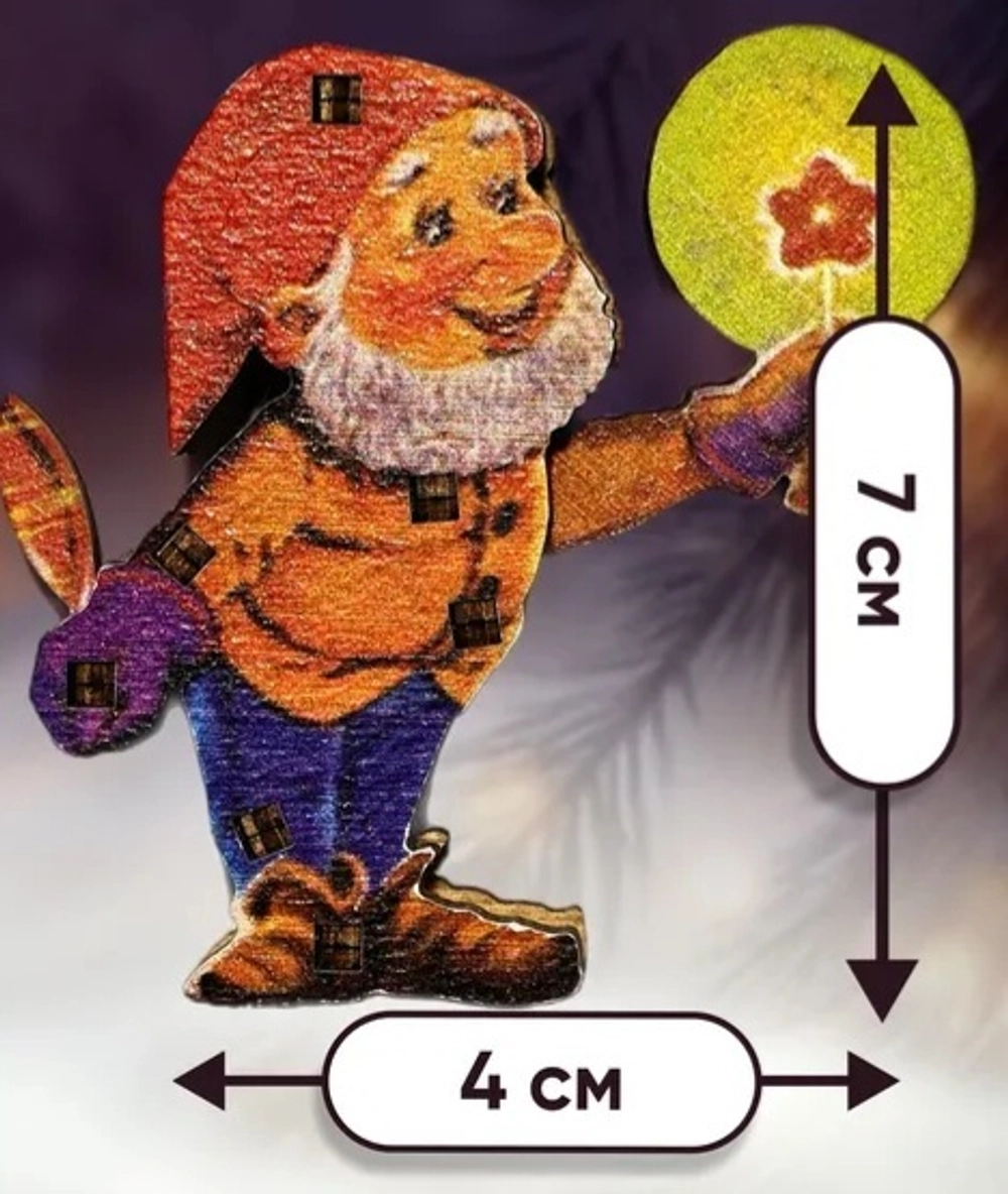 Деревянная игрушка на елку. Художник Владимир Зарубин. Гномик