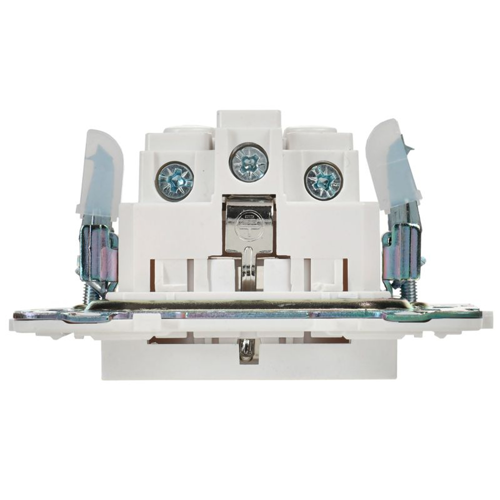 Розетка SKANDY 16А с заземл. защ. шторки безвинт. крепл. SK-R06W арктич. бел. IEK SK-R14-16-1-K01