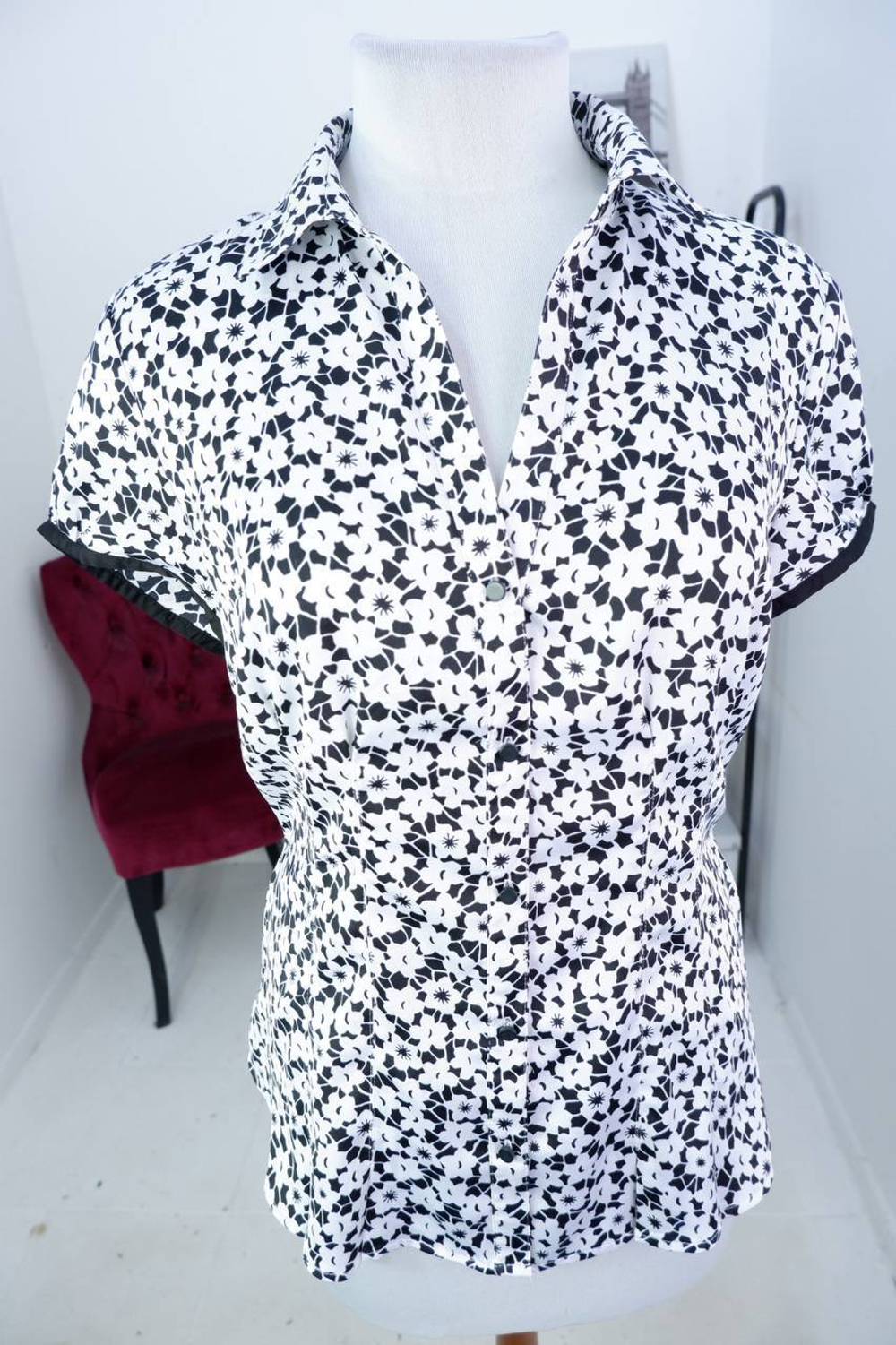 Блузка Ostin красивая, маркировка L, визуально на 48 размер