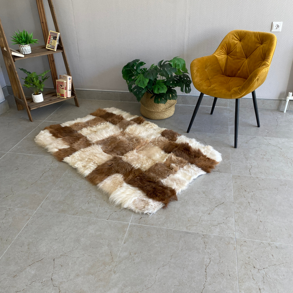 Коврик прикроватный накидка на кресло из кусочков овчины, 160 х 100 см.