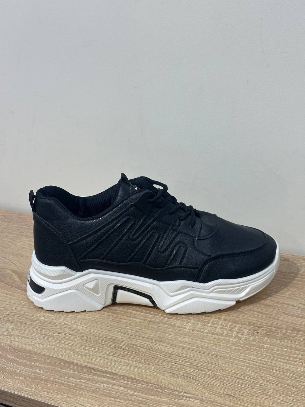 Кроссовки из эко кожи