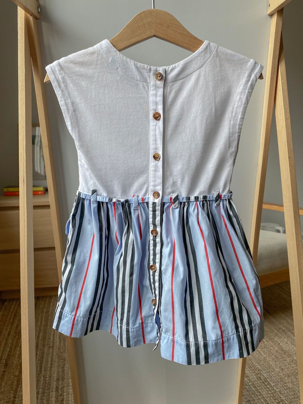 Платье Burberry, 92