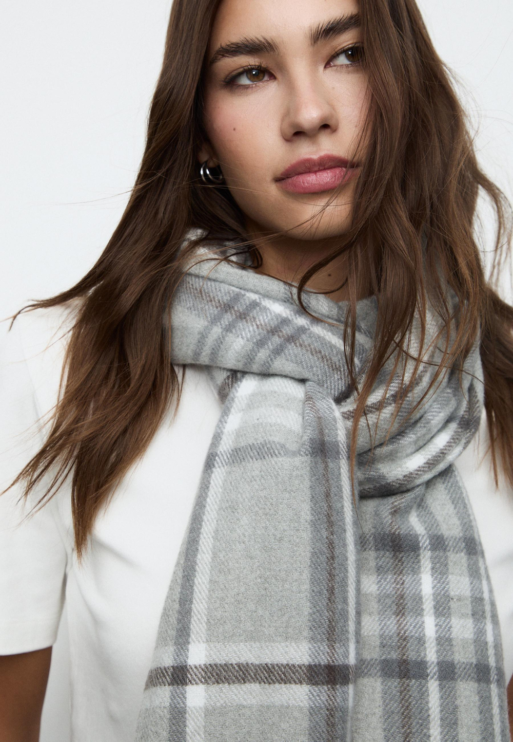 STRADIVARIUS Клетчатый шарф, серый меланж