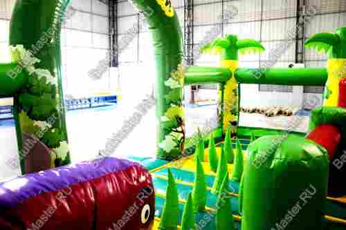 Коммерческий надувной батут "Джунгли малый со скалодромом"
