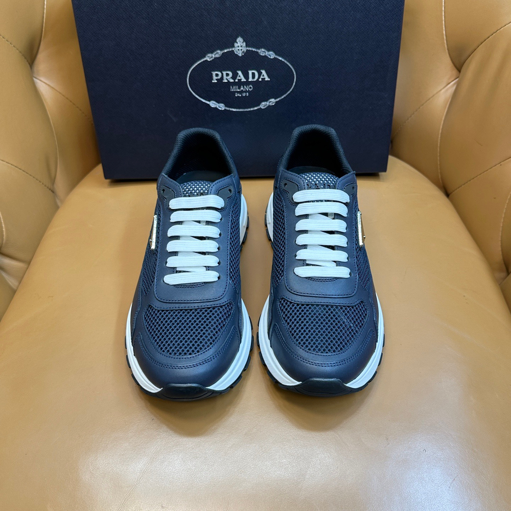 Классические сетчатые кроссовки