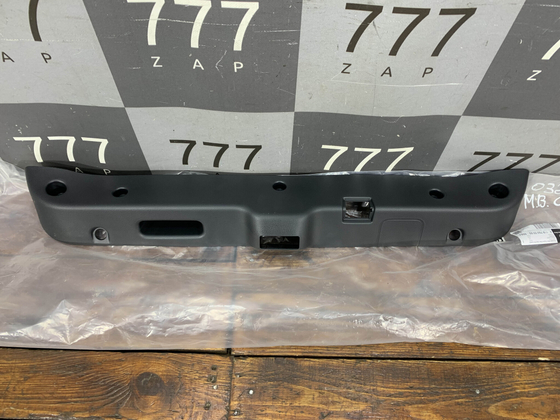 Обшивка крышки багажника Mercedes CLA (C118) 19-нв Б/У Оригинал A1187500000