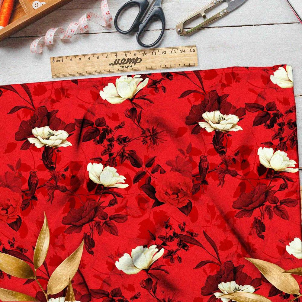 Ткань атлас белые цветы и красные розы