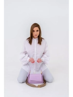 Сумка кросс-боди через плечо с широким съемным ремнем.