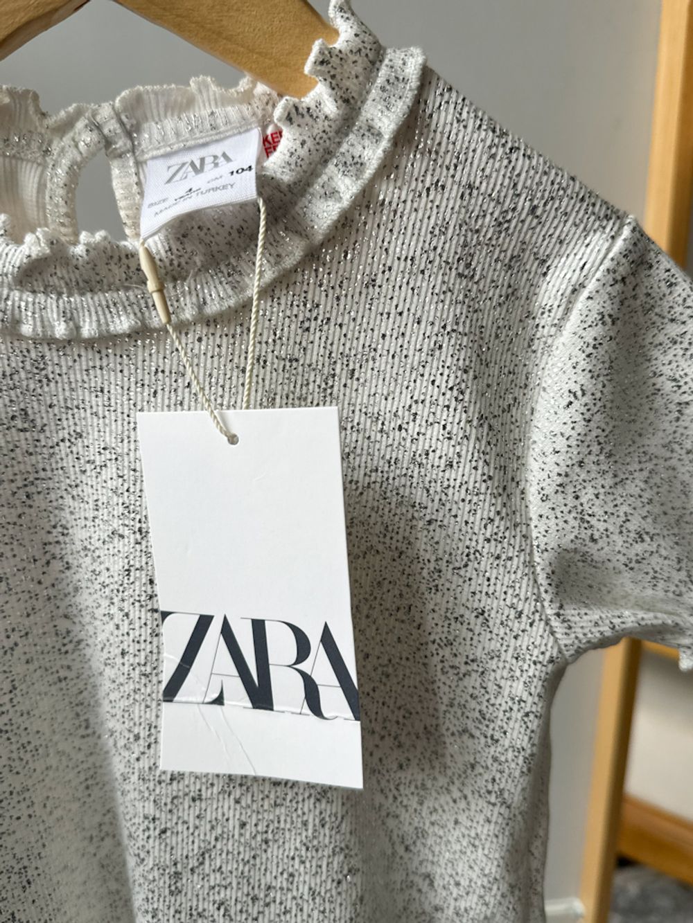 Новая хлопковая футболка Zara, 104
