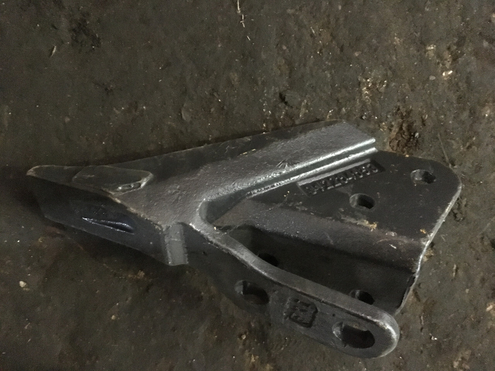 Зуб боковой левый E27 Aili 42N8121220 MV