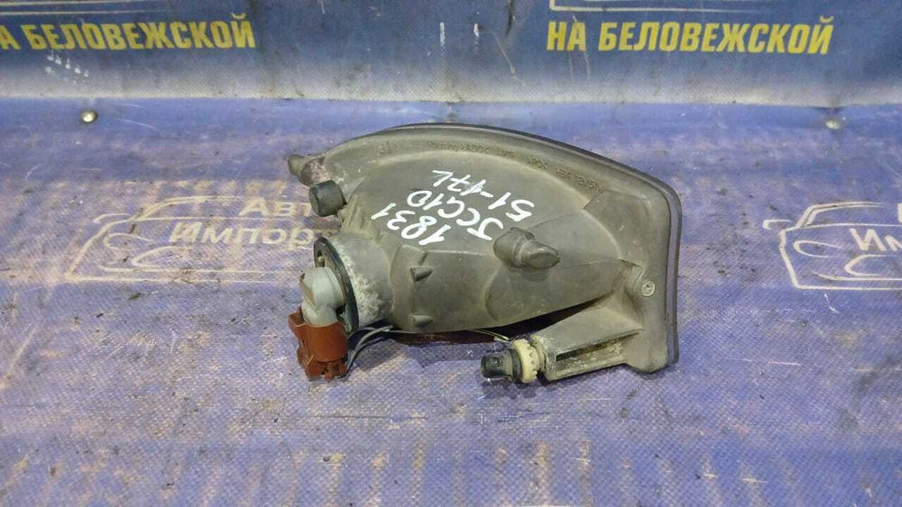 Туманка левая TOYOTA BREVIS 2004