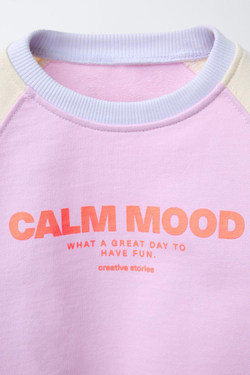 ZARA ТОЛСТОВКА С НЕОНОВОЙ НАДПИСЬЮ, ЦВЕТ МАЛЬВЫ