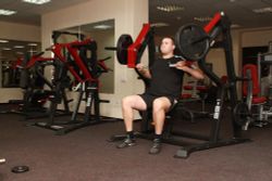 Impulse SL7001 жим от груди с независимыми рычагами, профессиональный тренажер