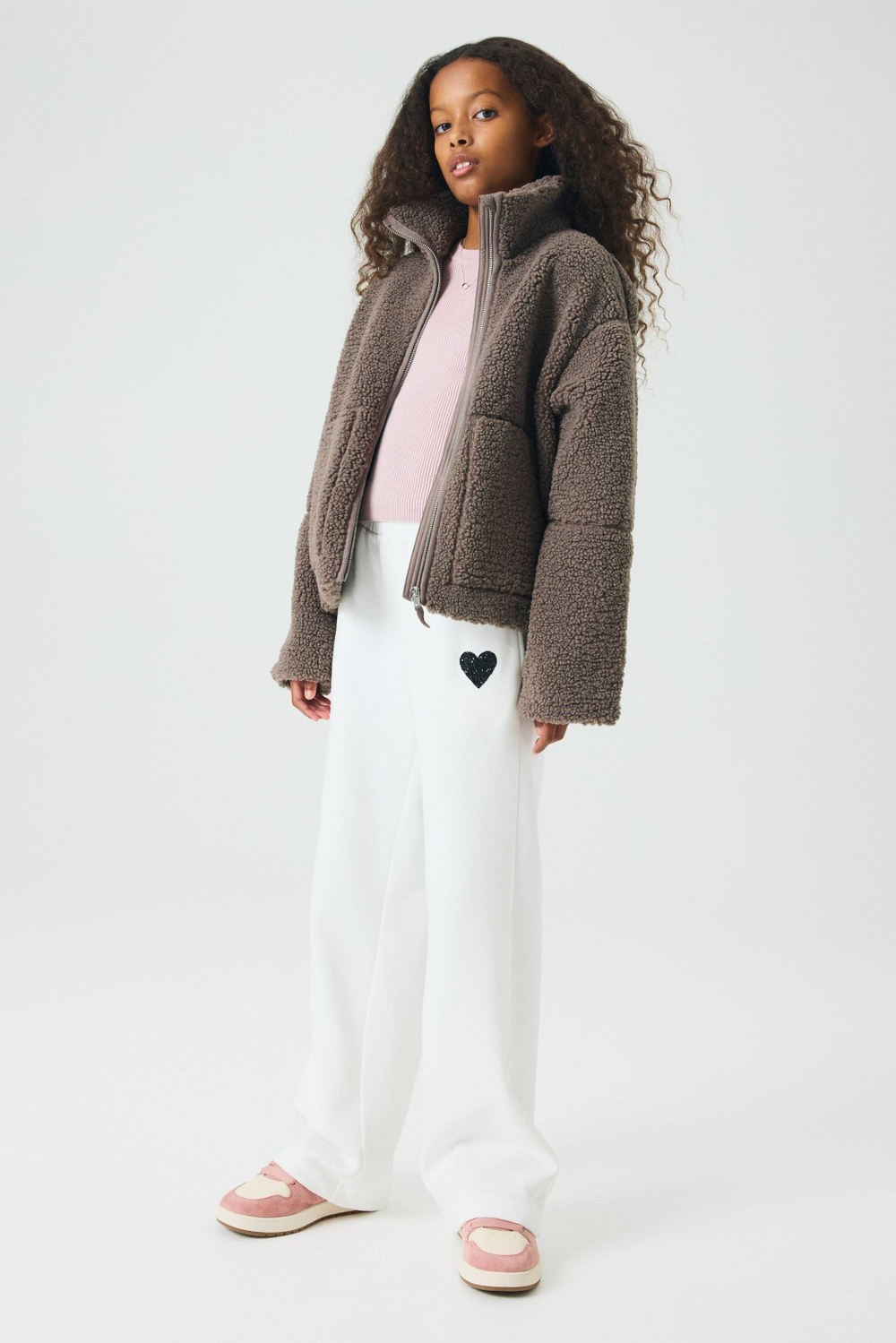 H&M Спортивные брюки-джоггеры с вышивкой, белый