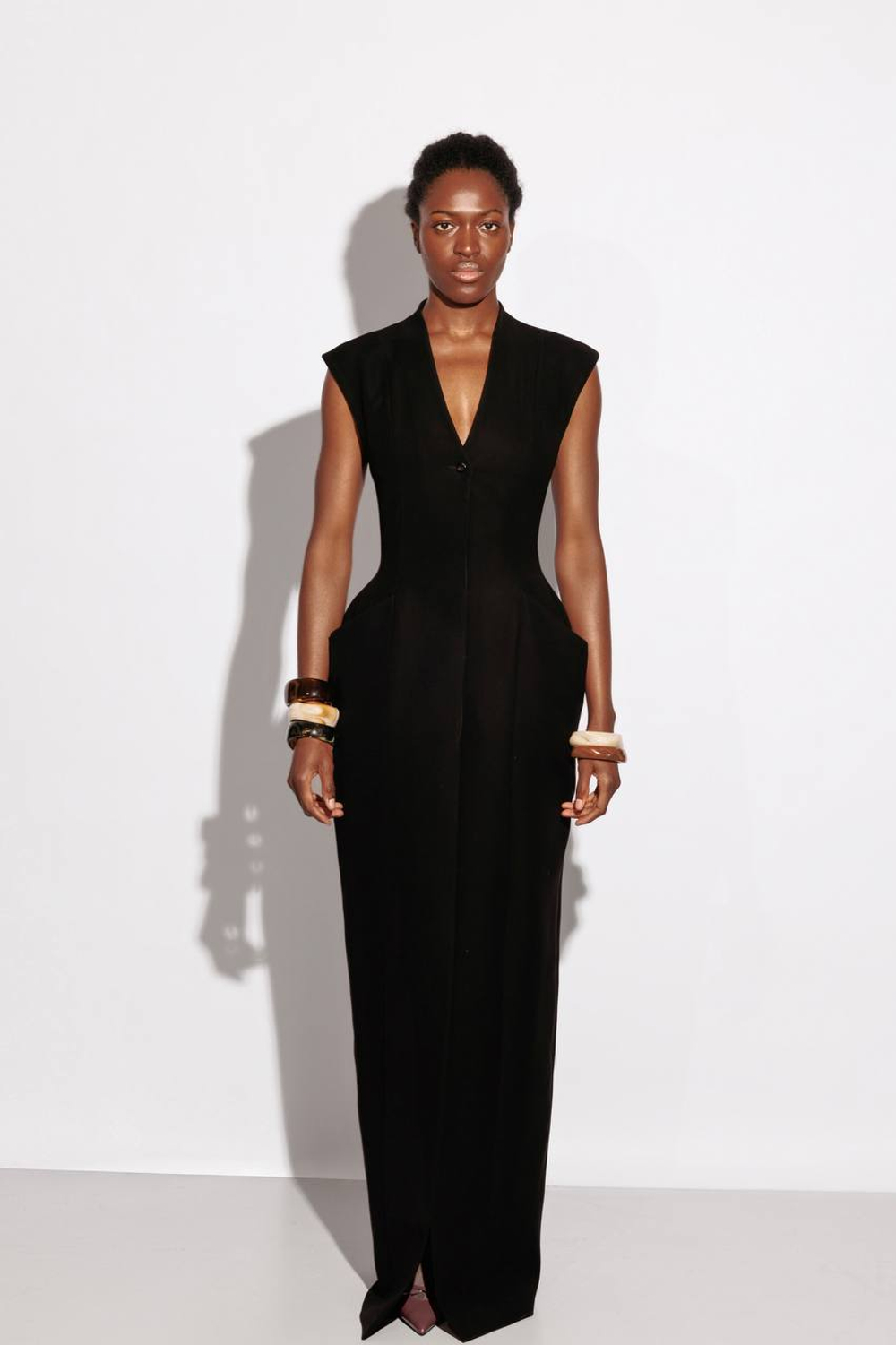 Платье макси с объемными бёдрами