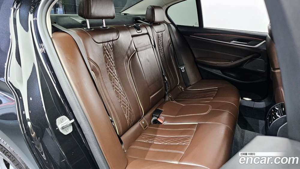 BMW 5 Series (G30) 520i Luxury (09.2020)