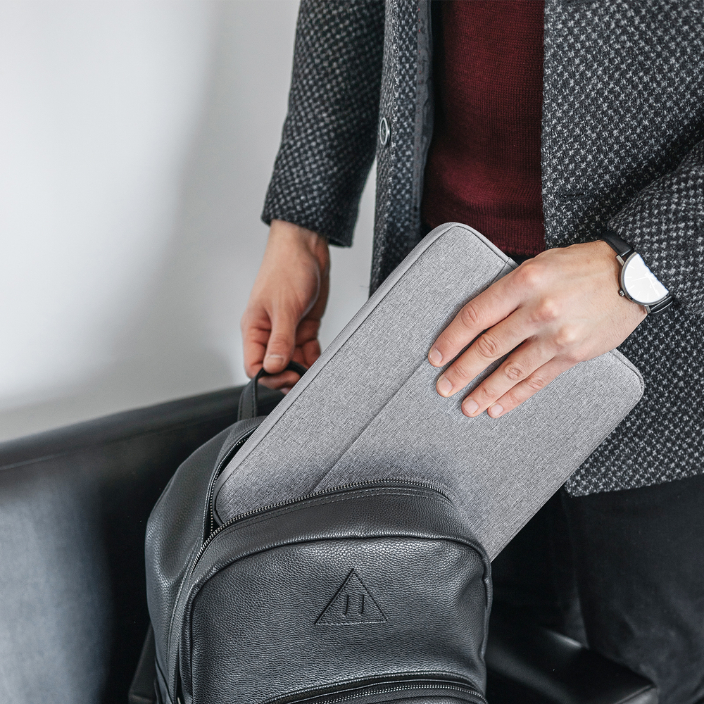 Легкая горизонтальная сумка чехол светло-серого цвета (Light Grey) для ноутбука или планшета размером от 15.5 до 16 дюймов, серия LBDB Series