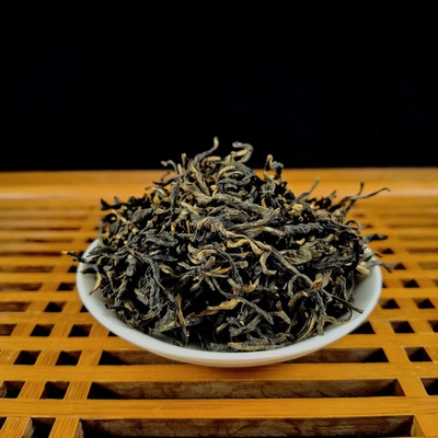 2025 "Древнее дерево Фэнцин" красный чай 100 г