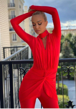 Открытый комбинезон с драпировкой из бифлекса