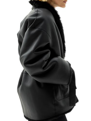 Черная двусторонняя шуба из овчины с поясом