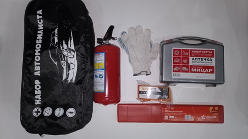 Набор автомобилиста  Стандарт  (огнетуш. ОП-2 с ман., аптечка, трос буксир, знак авар., перчатки) (Москва)