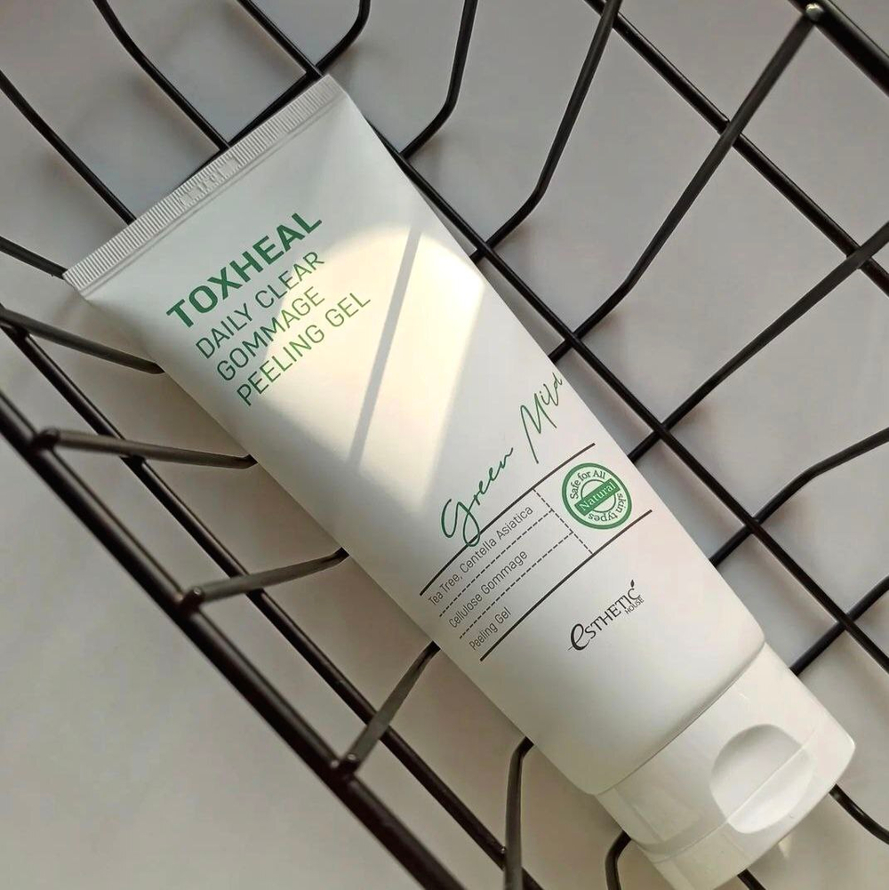 Успокаивающий пилинг-скатка с экстрактом чайного дерева Esthetic House Toxheal Daily Clear Gommage Peeling Gel