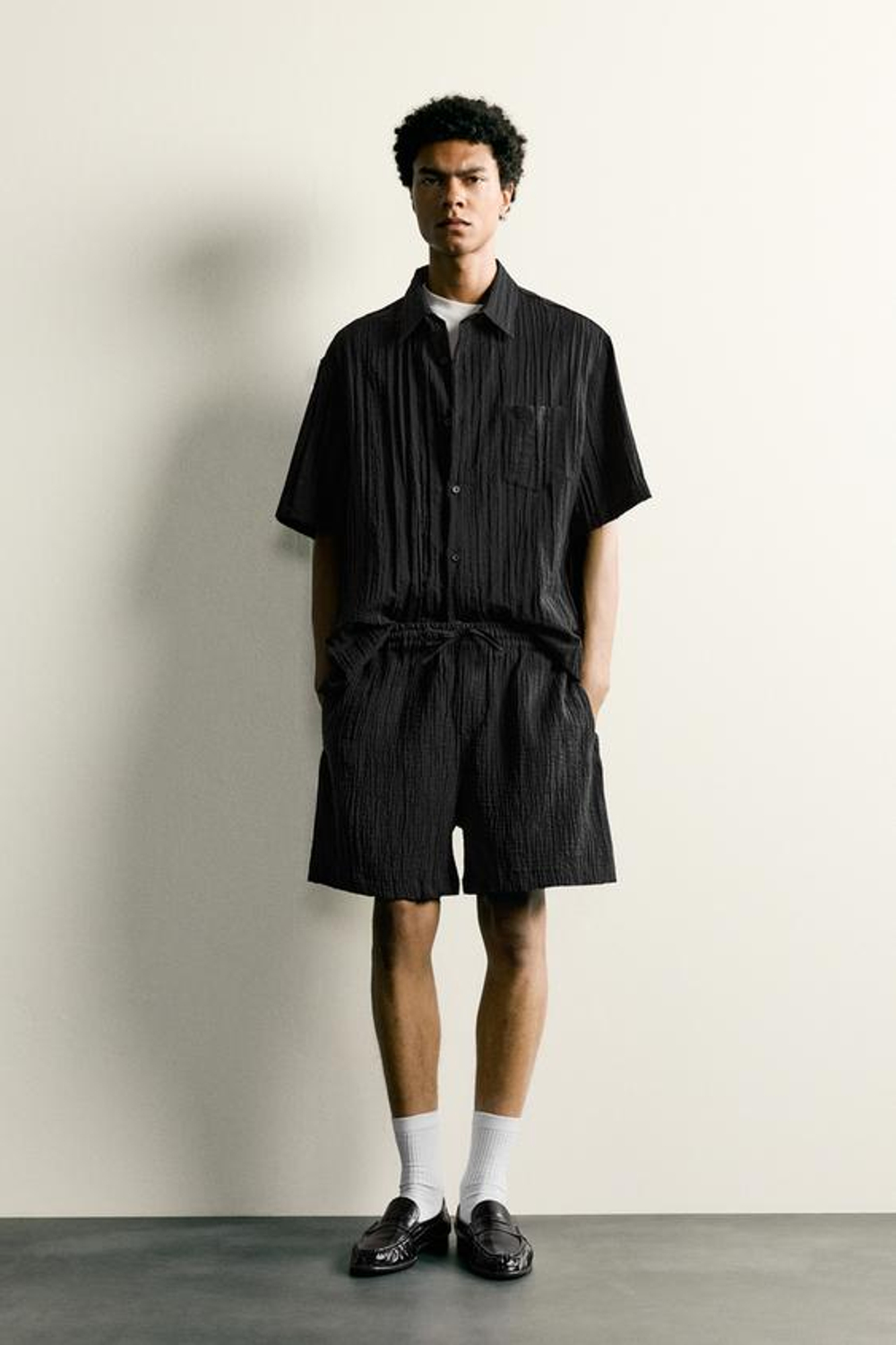 ZARA ШОРТЫ RELAXED FIT С РЕЛЬЕФНОЙ ФАКТУРОЙ, ЧЕРНЫЙ