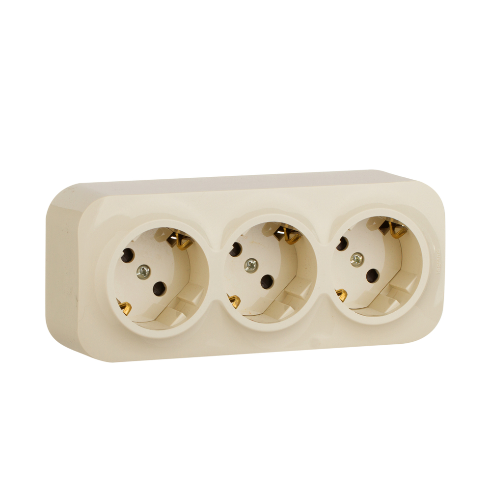 Розеточный блок тройной с заземлением со шторками IP20 16А 250В слоновая кость Quteo Legrand