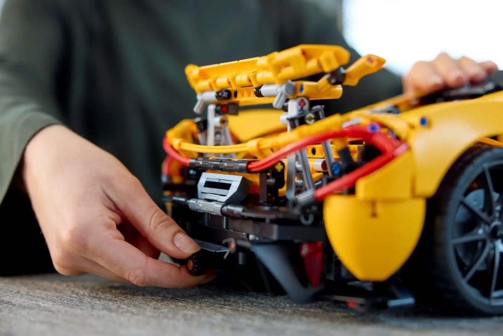 Конструктор LEGO Technic 42172 McLaren P1