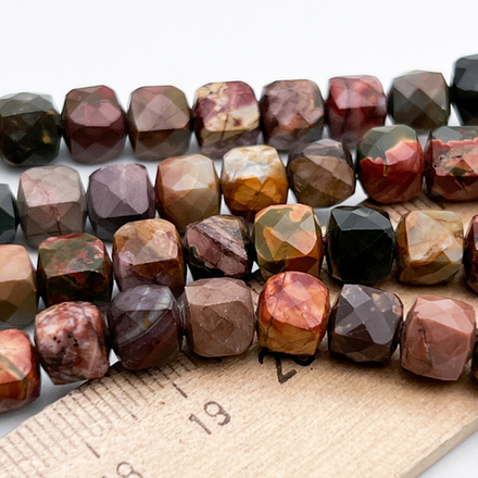"Яшма Пикассо" бусины, куб с огранкой, размер около 6,6-6,8 мм, цена за 14-15 шт (1/4 нити)