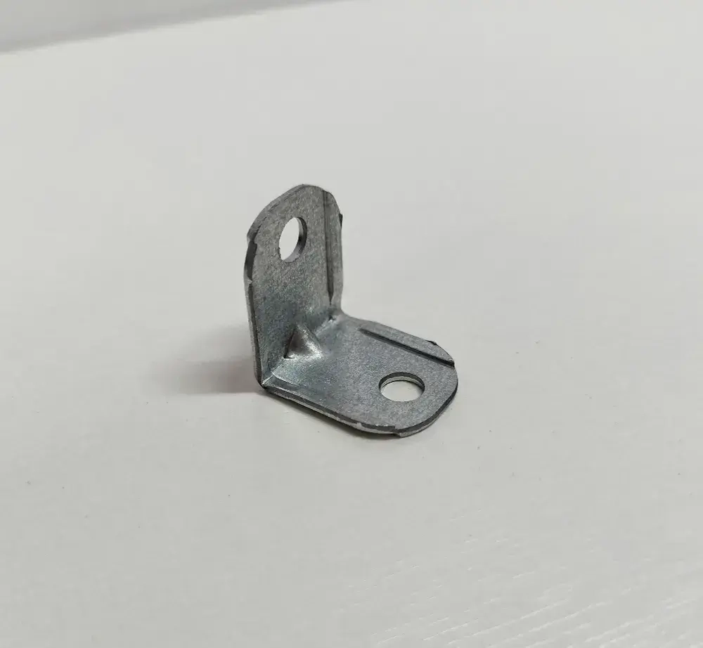 Уголок мебельный крепежный 20x20 мм, 12 штук, Белый, с пластиковой накладкой