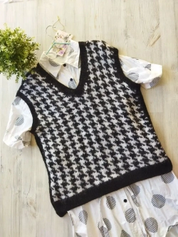 Жилет вязаный ажурный