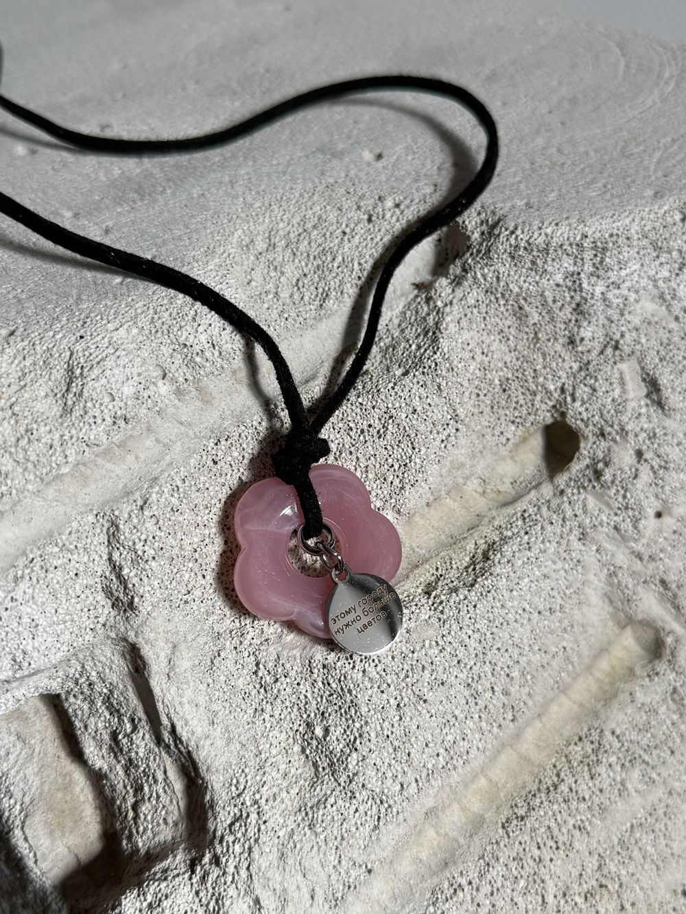 Подвеска цветочек в розовом цвете