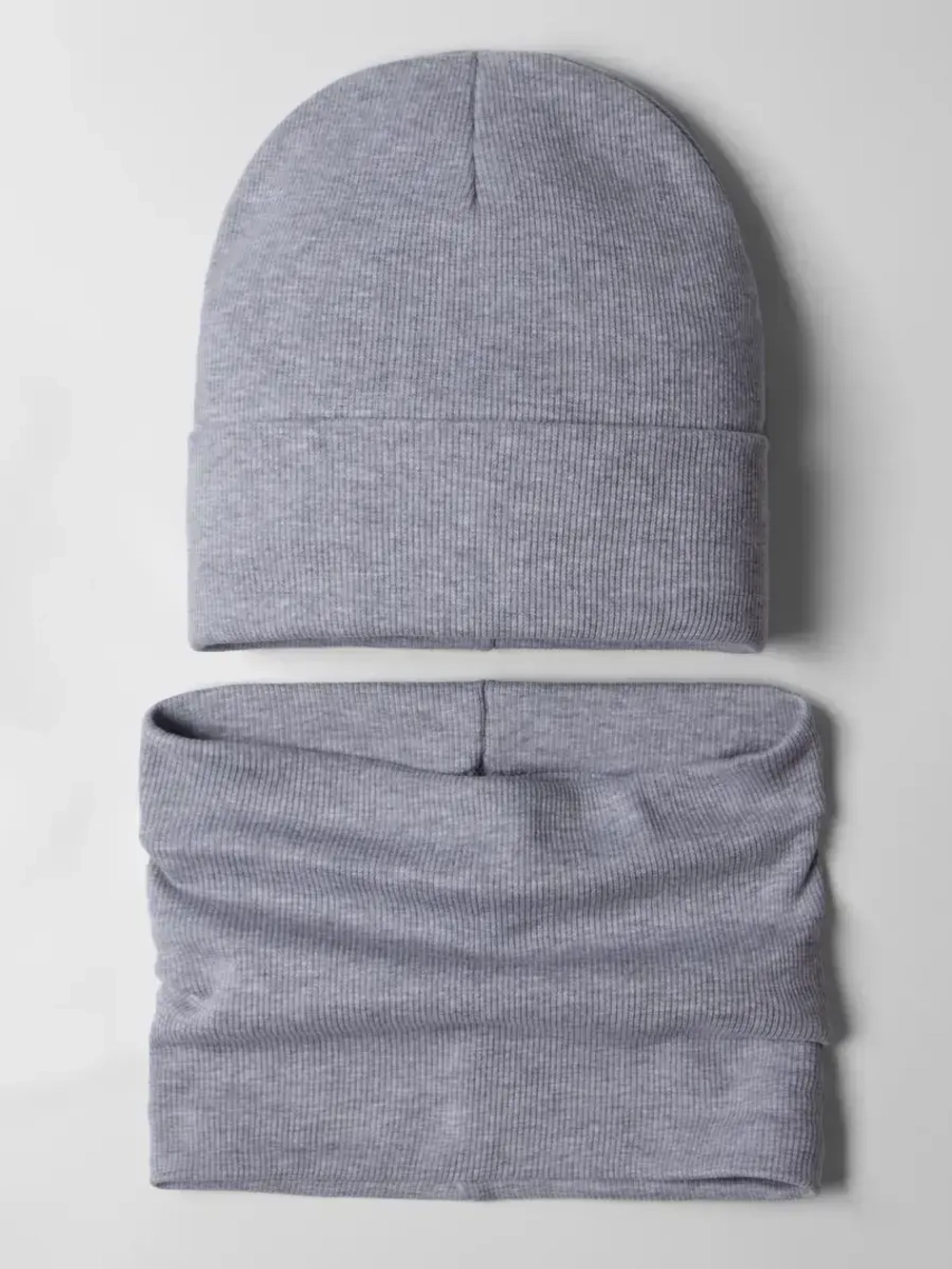 Шапка детская со снудом на осень