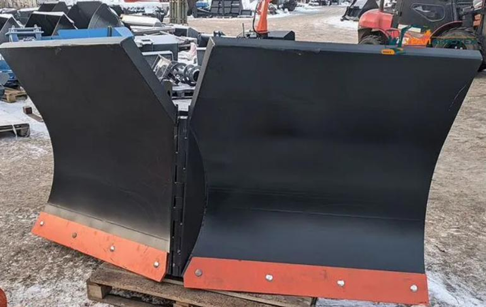 V-образный отвал на Экскаватор-погрузчик MST