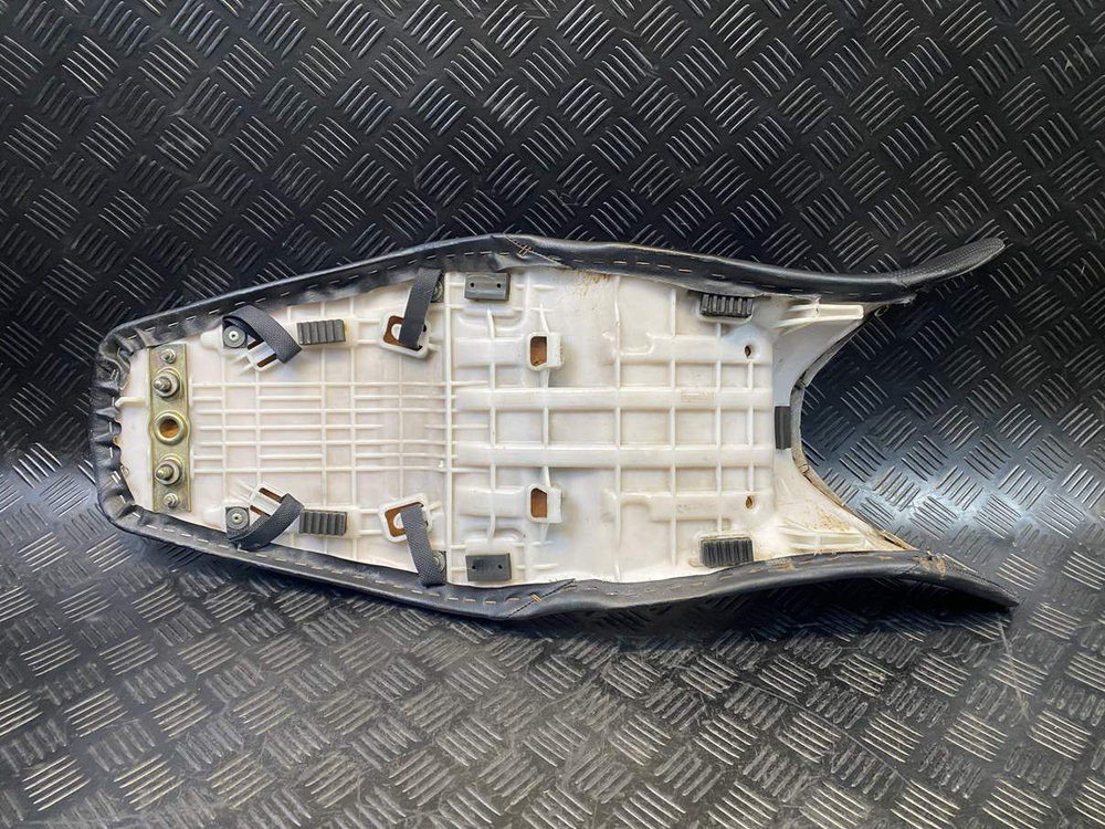 Сиденье Suzuki GSR400 (GK7DA)