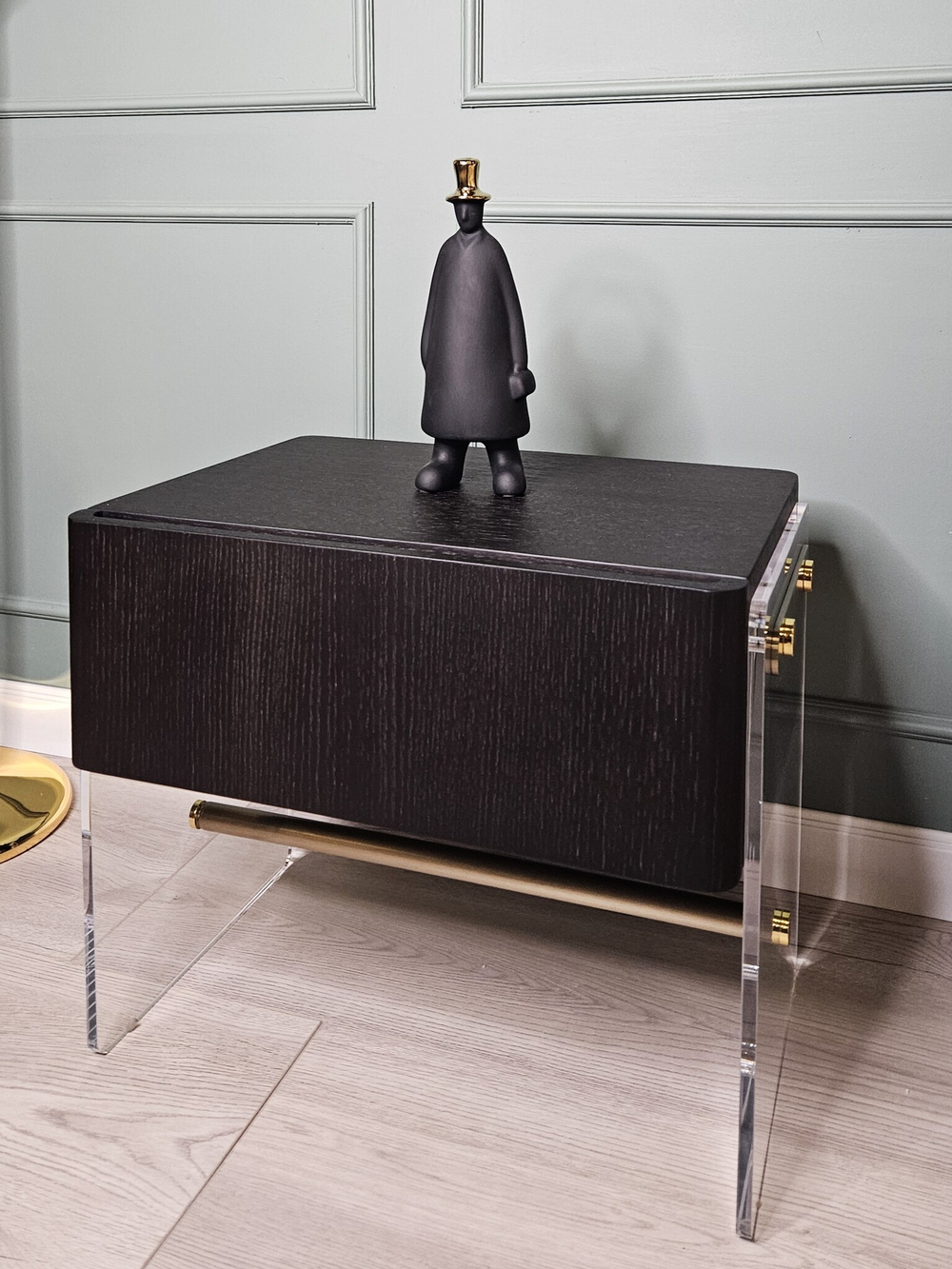 Фигурка Traveler gold