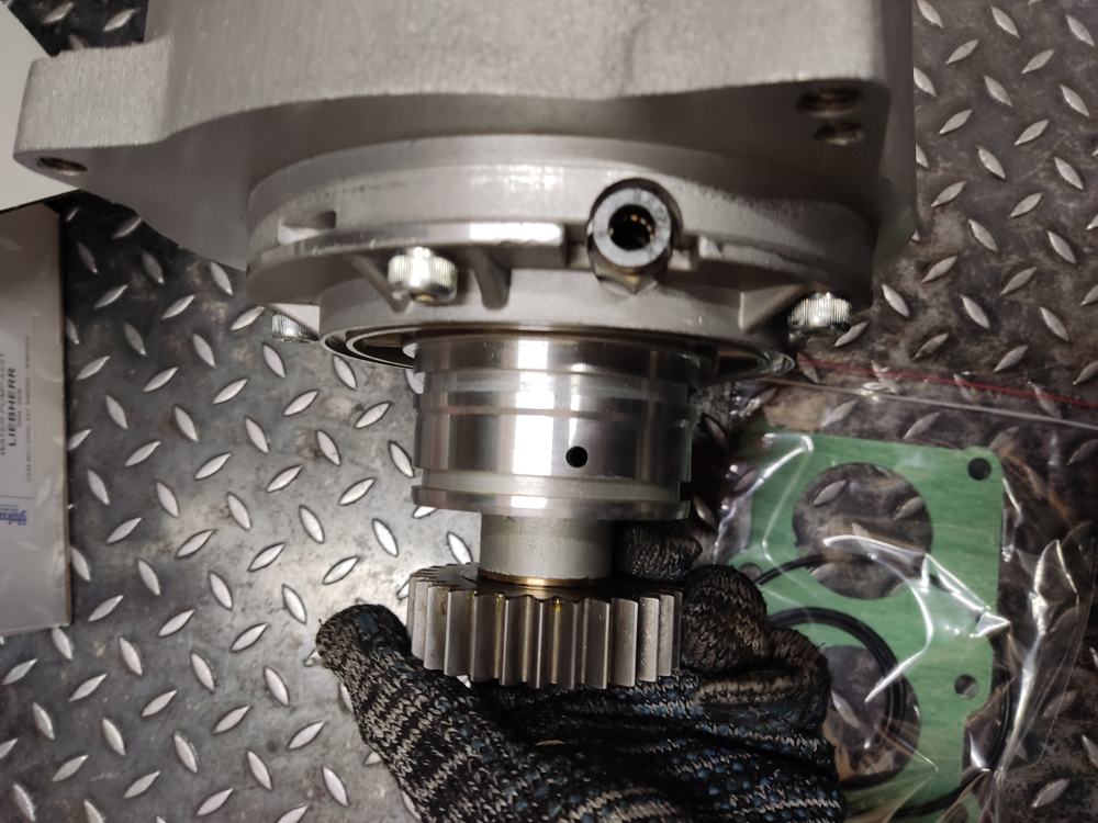 Водяная помпа Liebherr 10121021 с корпусом