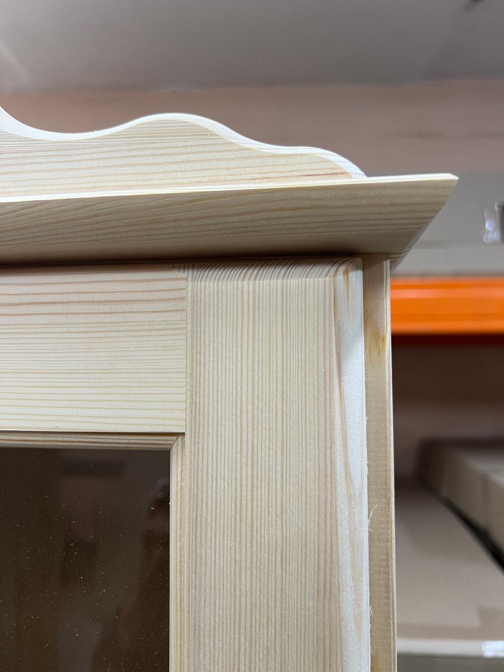 Шкаф витрина 113х321х86, Бритта, стеклянная для посуды, в гостиную, трехдверный, массив сосны, лак, Dipriz