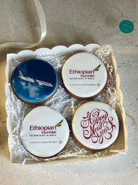 Набор новогодних корпоративных пряников с логотипом для авиакомпании