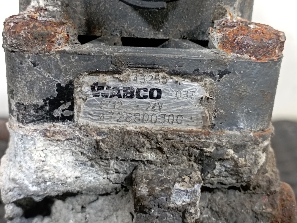 Кран уровня пола главный