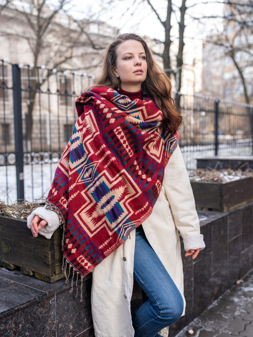 Палантин теплый с орнаментом Навахо