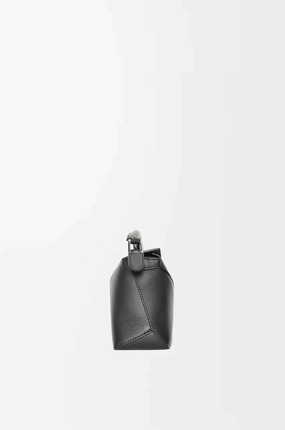 Loewe Мини-сумка Puzzle Edge из классической телячьей кожи, черный