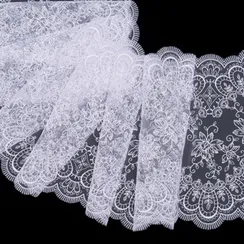 Вышивка на сетке белая 22 см