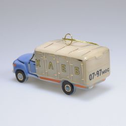 Фарфоровая ёлочная игрушка Хлеб