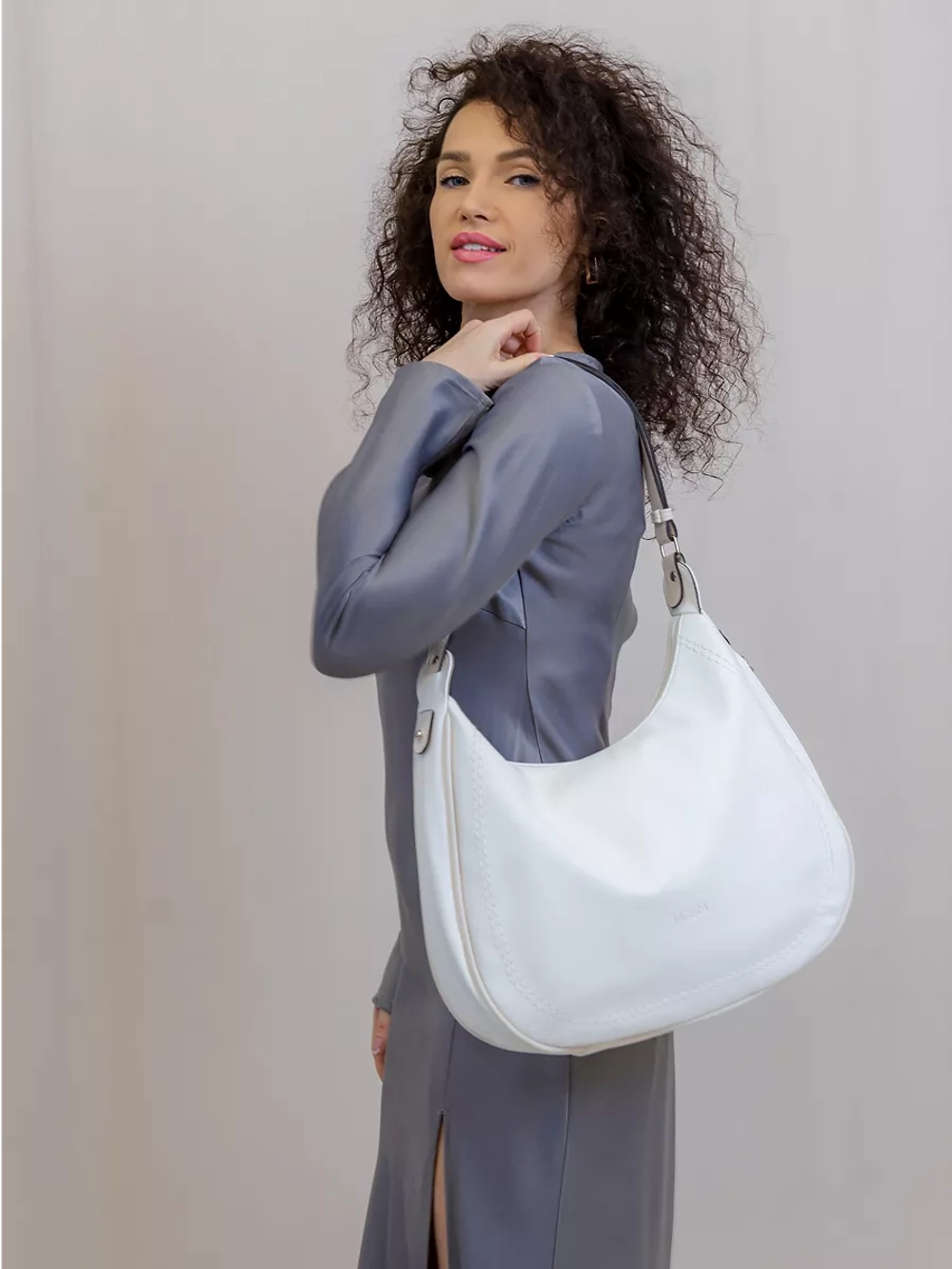 Сумка через плечо средняя классическая