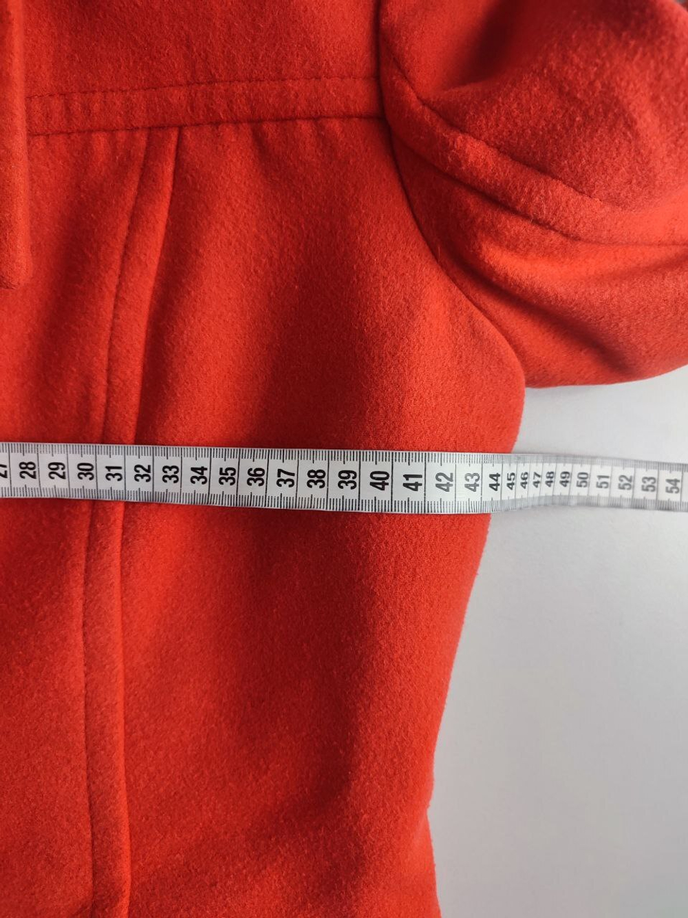 Пальто Kira Plastinina на весну в жизнерадостном оттенке 42-44 размер